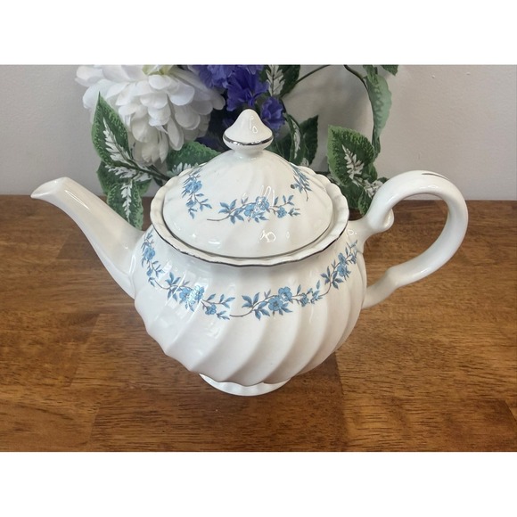 Vintage Johnson Bros Snowhite Regency Teapot MCM Dining China Retro Tea Party - Picture 3 of 9